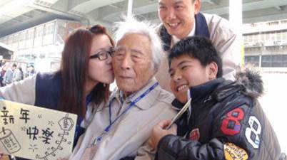 緬懷胡爺爺！他獨居、沒有親人，一餐只吃 30條麵配開水，卻捐出破紀錄的金額，只為「這件事」..感人！