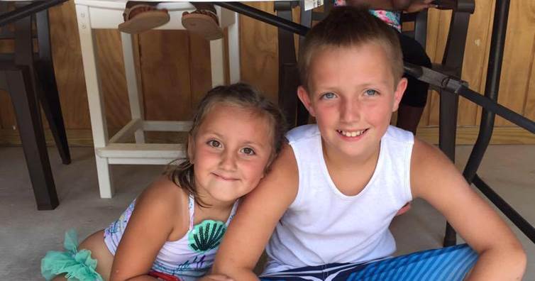 「手足之間」最動人的相處之道！6歲的妹妹偷偷做「這件事」，讓哥哥的反應...出乎大家意料！