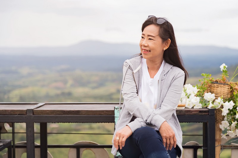 人到中年 最好的成熟是：男人，別活的悲哀！女人，別活的卑微！