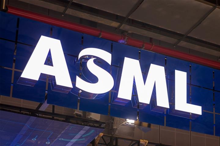 【美股新聞】ASML達成首款高數值孔徑EUV設備的「首次曝光」里程碑