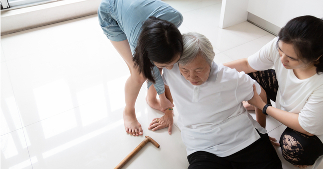 浴室滑倒撞到頭死亡，家人竟未領到理賠金...專家:忽略意外險 3 條件，恐領不到賠償！