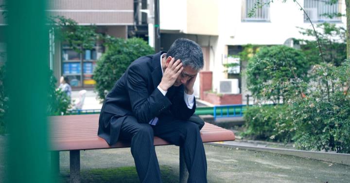 不怕「裁員滾滾」!2 習慣 + 4 步驟 自製失業避難包,減輕財務焦慮感!