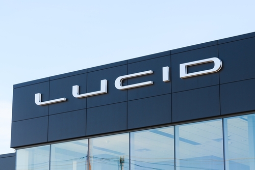【美股新聞】電動車製造商 Lucid Group 宣布阿拉伯新設廠計畫，帶動週四股價上揚達 11 ％
