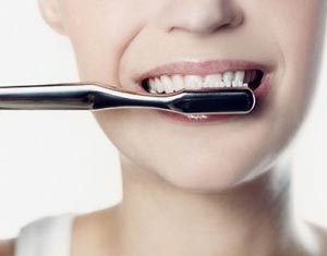 刷牙前千萬別先沾水，原來自己的牙白刷了幾十年...從現在開始矯正這些錯誤吧！