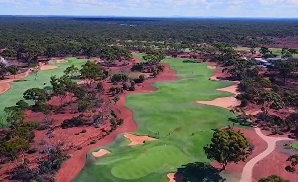 什麼樣的球場,可以橫跨兩州全長1365公里?