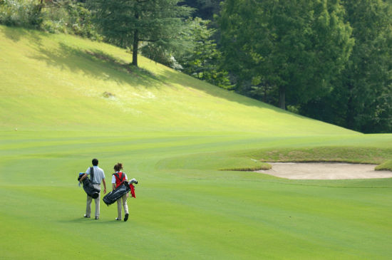 打一場高爾夫球，相當於徒步行走10公里，還有許多運動健身的好處