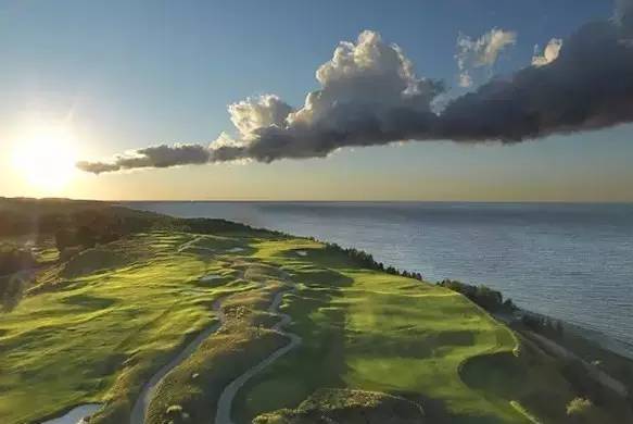 打一場高爾夫球，相當於徒步行走10公里，還有許多運動健身的好處