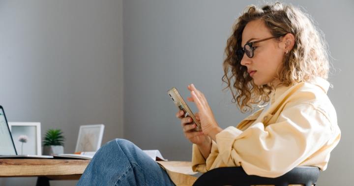 急需用錢又不想向親友開口？數位帳戶申辦信貸方便且快速。申請資格、優點、風險一次看！