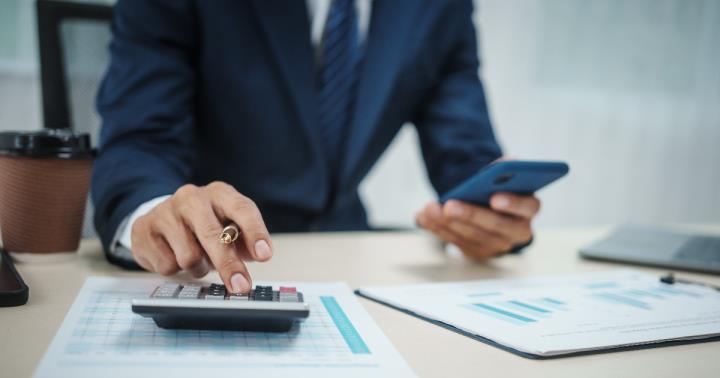 將還房貸的資金買進殖利率10％的ETF，用配息繳房貸穩賺套利？