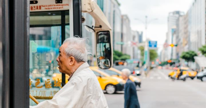 阿公上公車
