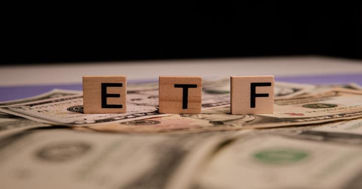 買這檔高股息ETF，就不用睡公園！