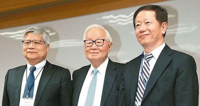 鴻海(2317)攜 IDG 重壓「車用領域」46.4 億，這 3 檔『Tesla 概念股』直奔漲停！