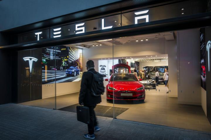 【美股新聞】Tesla 因後燈問題在中國收回 43.5 萬輛電動車並將發佈軟體更新