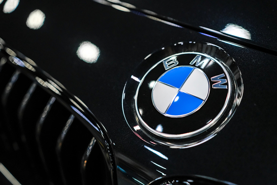 【美股新聞】為什麼 BMW 決定在美國製造電動車電池 