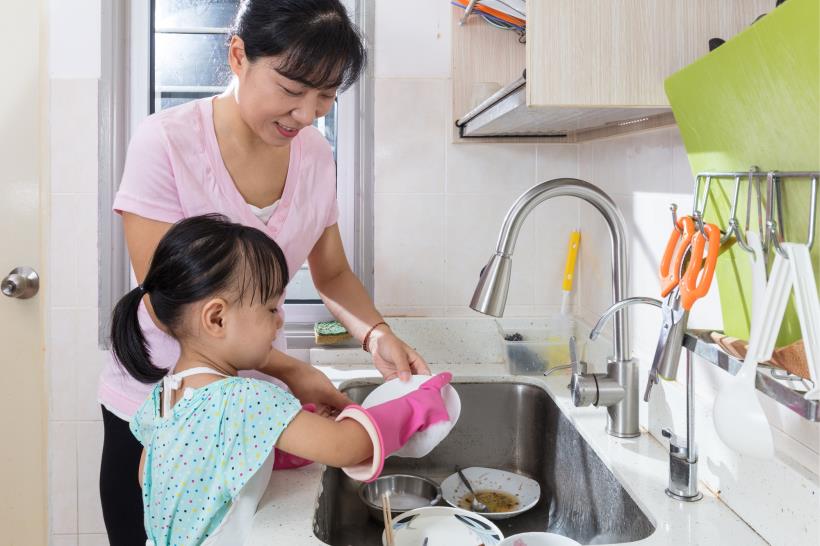 哈佛大學研究發現：「做家事」影響孩子的未來！